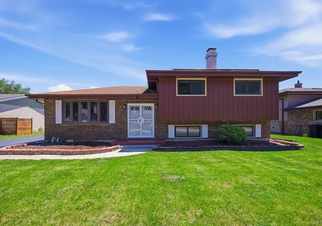 1st image of 191 Montclare Ln, Wood Dale, IL 60191 | MLS# 12687719