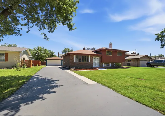 4th image of 191 Montclare Ln, Wood Dale, IL 60191 | MLS# 12687719