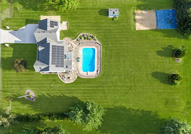 Photo 3 of Single family home for sale at 1954 Delmar Dr, Freeport, IL 61032 | MLS# 12687731 | Listing updated on 2026-09-18