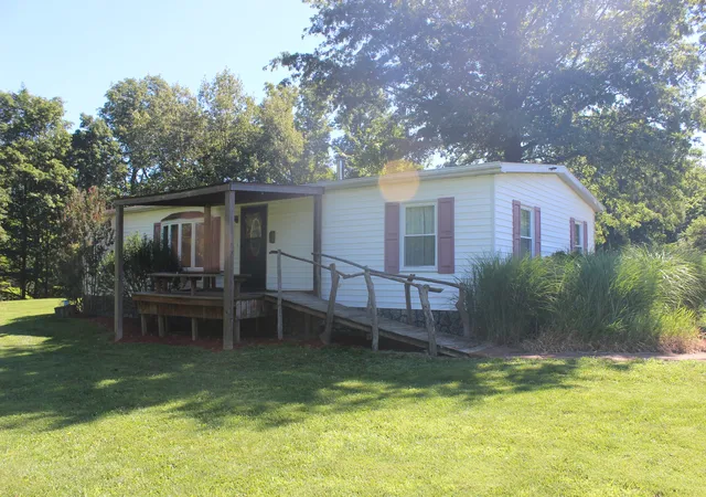 Photo 3 of Single family home for sale at 3042 Five Mile Crk Rd E, Salem, IL 62881 | MLS# 12687751 | Listing updated on 2026-09-16