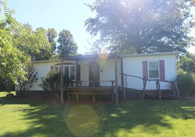 Photo 4 of Single family home for sale at 3042 Five Mile Crk Rd E, Salem, IL 62881 | MLS# 12687751 | Listing updated on 2026-09-16
