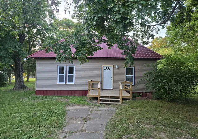 Photo 1 of Single family home for sale at 602 W Cherry St, Mcleansboro, IL 62859 | MLS# 12687772 | Listing updated on 2026-08-07