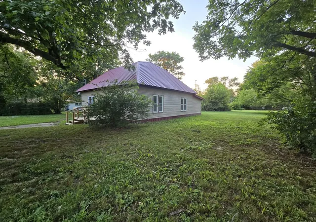 Photo 3 of Single family home for sale at 602 W Cherry St, Mcleansboro, IL 62859 | MLS# 12687772 | Listing updated on 2026-10-20