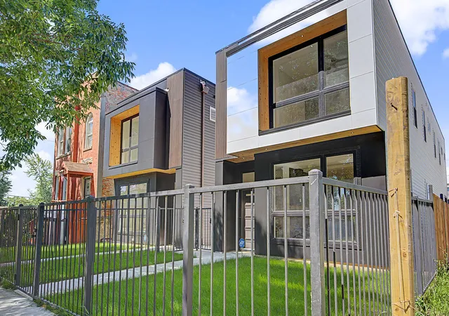 3rd image of 616 N Avers Ave, Chicago, IL 60624 | MLS# 12687778