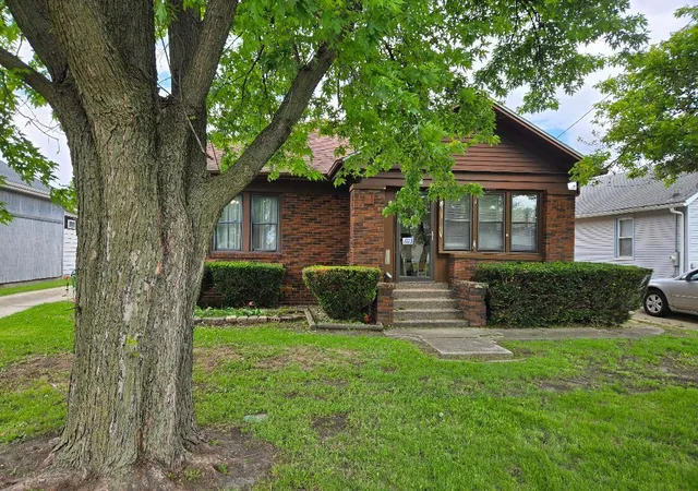 Homes for sale in Streator, IL | 1113 Johnson St, Streator, IL 61364 | MLS# 12687783