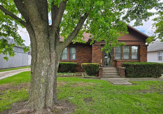 Homes for sale in Streator, IL | 1113 Johnson St, Streator, IL 61364 | MLS# 12687783