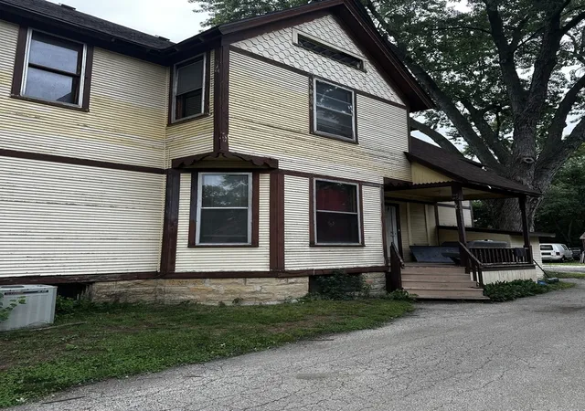 Listing Photo 2 - Condo for sale in building located at 309 N Vw St, Aurora, IL 60506 - Unit #