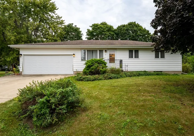 Photo 1 of Single family home for sale at 201 E Ririe Pl, Flanagan, IL 61740 | MLS# 12687816 | Listing updated on 2026-09-18