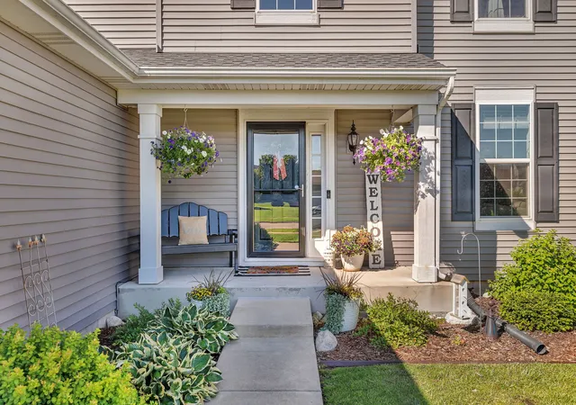 3rd image of 702 Kentshire Dr, Yorkville, IL 60560 | MLS# 12687835