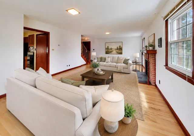 4th image of 23W019 Sidney Ave, Glen Ellyn, IL 60137 | MLS# 12687854