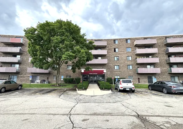 Homes for sale in Schaumburg, IL | 1460 Fairlane Dr #311, Schaumburg, IL 60193 | MLS# 12687880