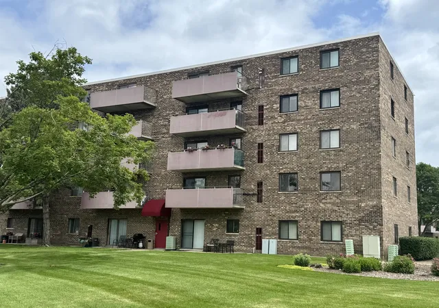 Homes for sale in Schaumburg, IL | 1460 Fairlane Dr #311, Schaumburg, IL 60193 | MLS# 12687880