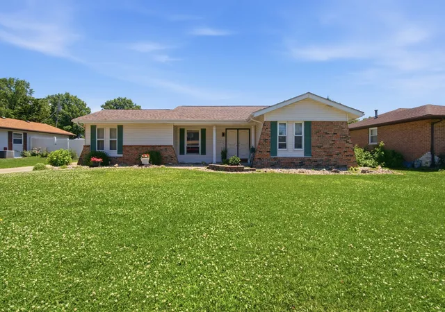 Homes for sale in Granite City, IL | 3232 Newell Dr, Granite City, IL 62040 | MLS# 12687884