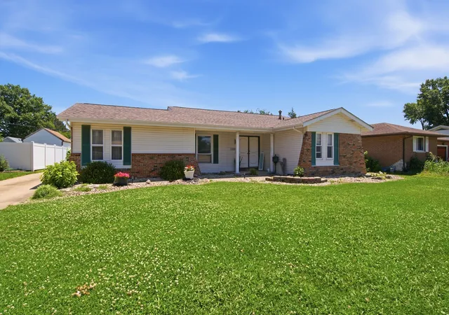 Homes for sale in Granite City, IL | 3232 Newell Dr, Granite City, IL 62040 | MLS# 12687884