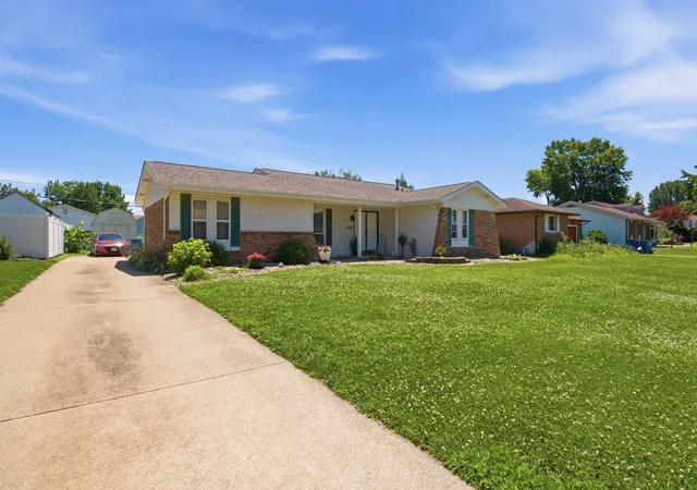 Homes for sale in Granite City, IL | 3232 Newell Dr, Granite City, IL 62040 | MLS# 12687884