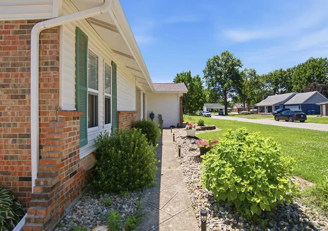 Homes for sale in Granite City, IL | 3232 Newell Dr, Granite City, IL 62040 | MLS# 12687884