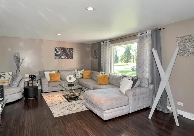 3rd image of 1215 187Th St, Homewood, IL 60430 | MLS# 12687892