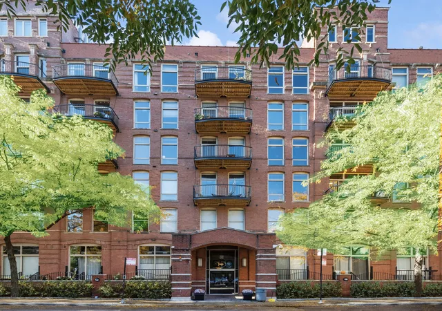 Homes for sale in Chicago, IL | 550 N Kingsbury St #111, Chicago, IL 60654 | MLS# 12687897