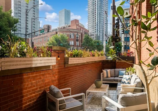 Homes for sale in Chicago, IL | 550 N Kingsbury St #111, Chicago, IL 60654 | MLS# 12687897