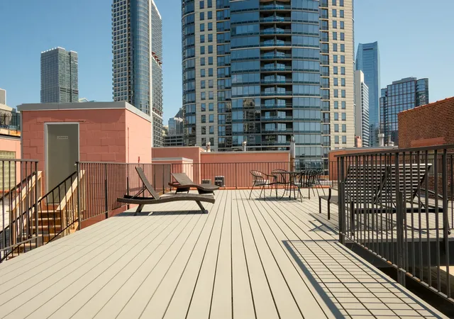 Homes for sale in Chicago, IL | 550 N Kingsbury Street, Chicago, IL 60654 | Houzeo