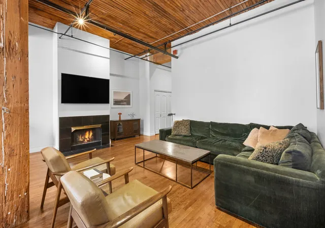 Homes for sale in Chicago, IL | 550 N Kingsbury St #111, Chicago, IL 60654 | MLS# 12687897