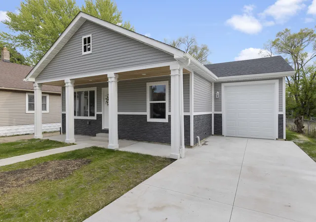 2nd image of 1212 Lincoln Ave, Rockford, IL 61102 | MLS# 12687911