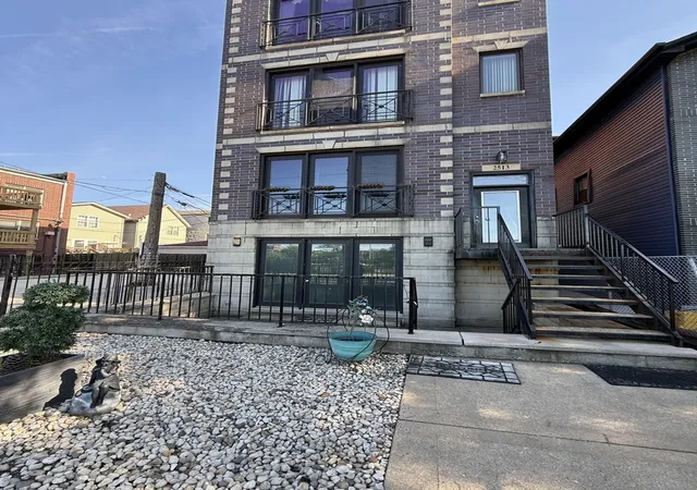 1st image of 2513 W Congress Pkwy #1, Chicago, IL 60612 | MLS# 12687938
