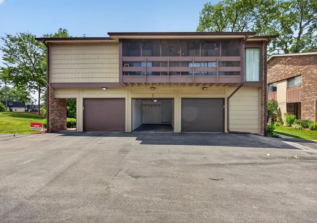 Homes for sale in Palos Hills, IL | 1 W Boulder Ct #1B, Palos Hills, IL 60465 | MLS# 12687953