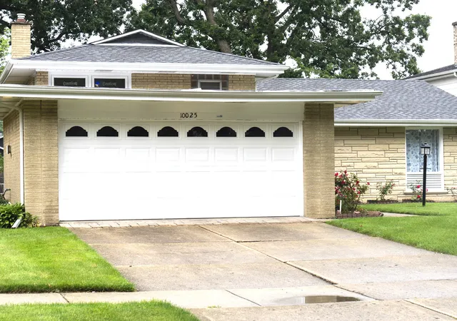 3rd image of 10025 Bronx Ave, Skokie, IL 60077 | MLS# 12687957