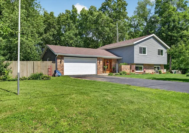 Homes for sale in Roscoe, IL | 13837 Beaver Dr, Roscoe, IL 61073 | MLS# 12687988