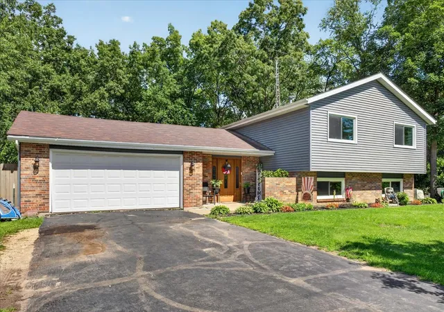 Homes for sale in Roscoe, IL | 13837 Beaver Dr, Roscoe, IL 61073 | MLS# 12687988