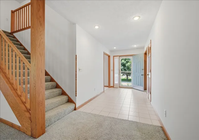 Homes for sale in Bloomington, IL | 2 Stetson Dr, Bloomington, IL 61701 | MLS# 12688024