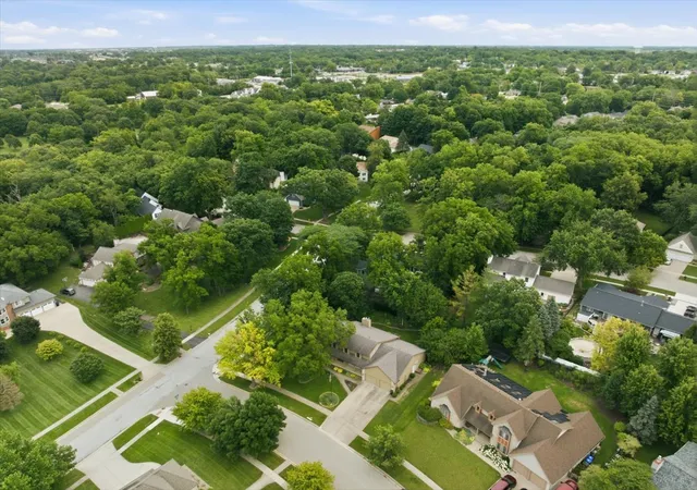 Homes for sale in Bloomington, IL | 2 Stetson Dr, Bloomington, IL 61701 | MLS# 12688024
