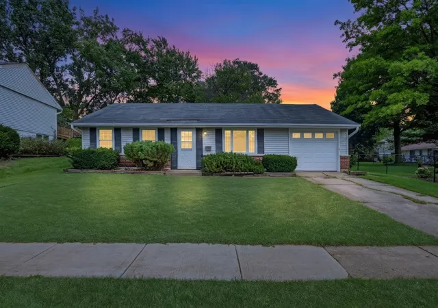 Photo 2 of Single family home for sale at 527 Sherwood Dr, Streamwood, IL 60107 | MLS# 12688025 | Listing updated on 2026-10-05