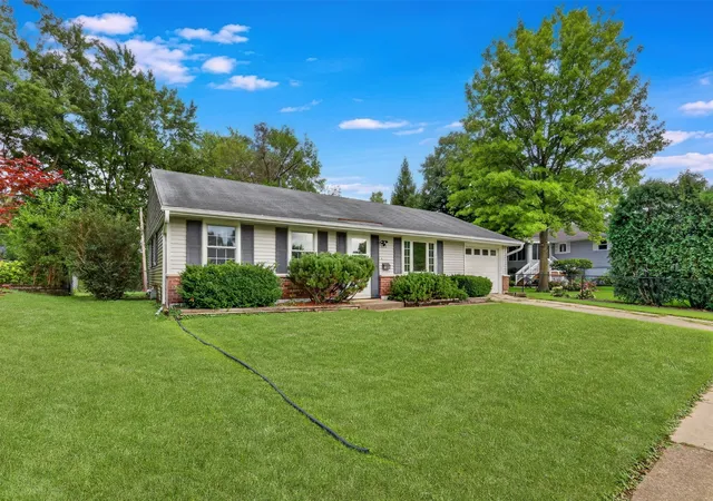 Photo 3 of Single family home for sale at 527 Sherwood Dr, Streamwood, IL 60107 | MLS# 12688025 | Listing updated on 2026-10-05