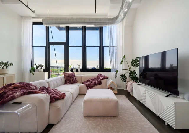 Homes for sale in Chicago, IL | 1224 W Van Buren St #604, Chicago, IL 60607 | MLS# 12688041