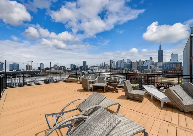 Homes for sale in Chicago, IL | 1224 W Van Buren Street, Chicago, IL 60607 | Houzeo