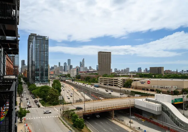 Homes for sale in Chicago, IL | 1224 W Van Buren St #604, Chicago, IL 60607 | MLS# 12688041