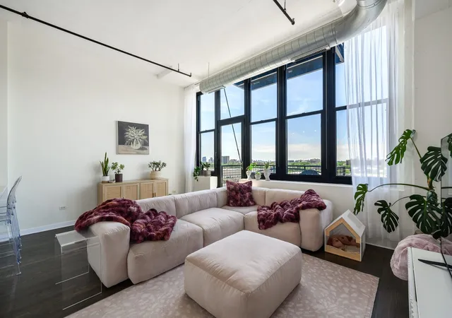 Homes for sale in Chicago, IL | 1224 W Van Buren St, Chicago, IL 60607