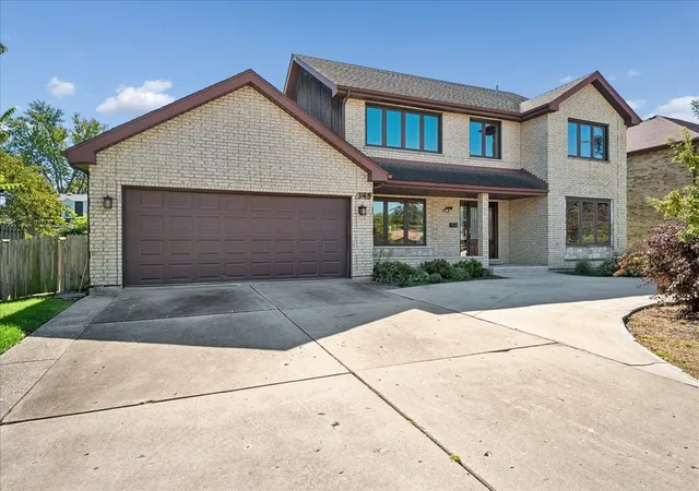 Photo 2 of Single family home for sale at 345 W Dempster St, Des Plaines, IL 60016 | MLS# 12688078 | Listing updated on 2026-10-07