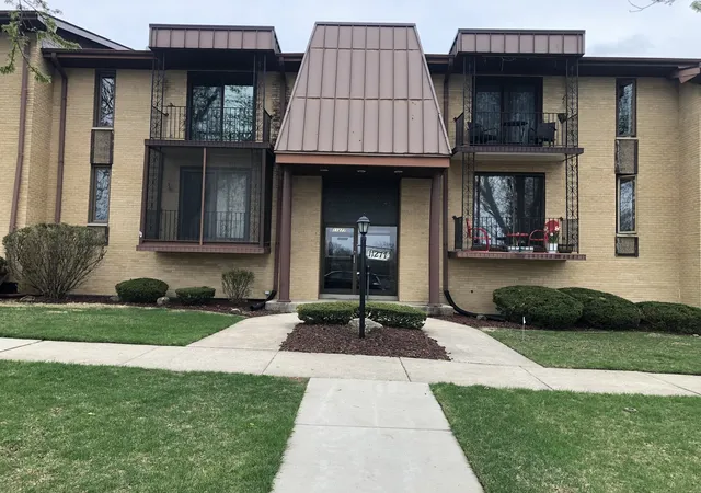 Homes for sale in Palos Hills, IL | 11277 S Roberts Rd S #E, Palos Hills, IL 60465 | MLS# 12688086