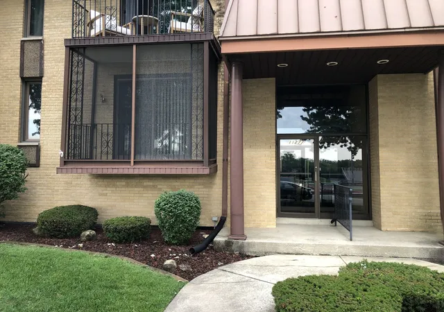 Homes for sale in Palos Hills, IL | 11277 S Roberts Rd S #E, Palos Hills, IL 60465 | MLS# 12688086