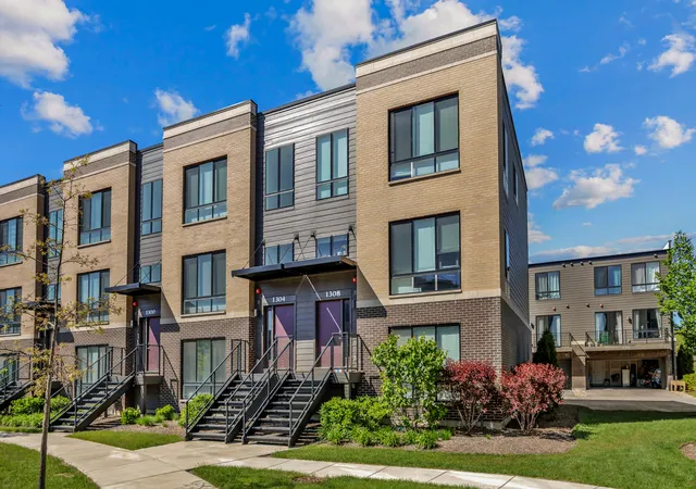 Homes for sale in Schaumburg, IL | 1308 Catalina Ct, Schaumburg, IL 60173 | MLS# 12688108