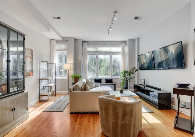 4th image of 1239 N State Pkwy, Chicago, IL 60610