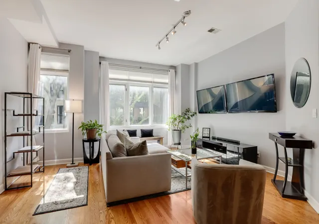 5th image of 1239 N State Pkwy, Chicago, IL 60610