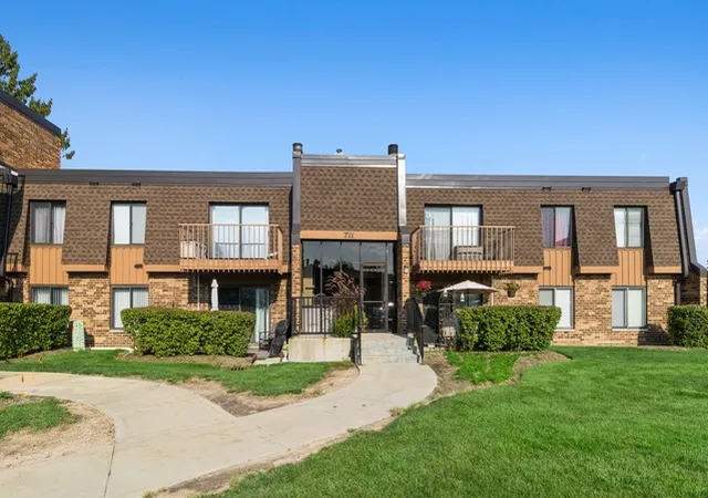 Homes for sale in Schaumburg, IL | 711 Tipperary Ct #2D, Schaumburg, IL 60193 | MLS# 12688119