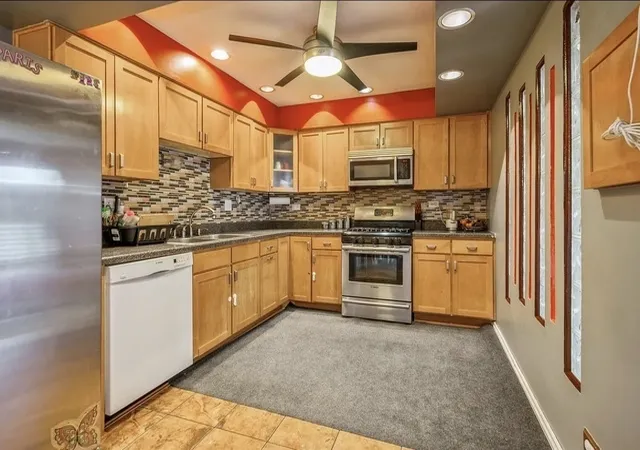 Homes for sale in Schaumburg, IL | 711 Tipperary Ct, Schaumburg, IL 60193