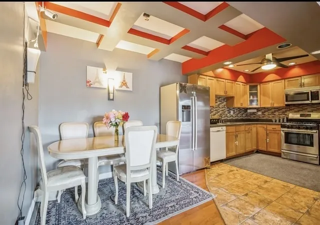 Homes for sale in Schaumburg, IL | 711 Tipperary Ct, Schaumburg, IL 60193