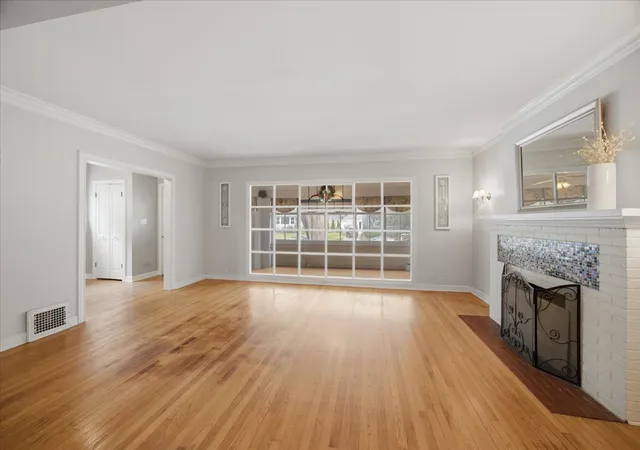 Photo 4 of Single family home for sale at 404 S Brainard Ave, La Grange, IL 60525 | MLS# 12688130 | Listing updated on 2026-09-27