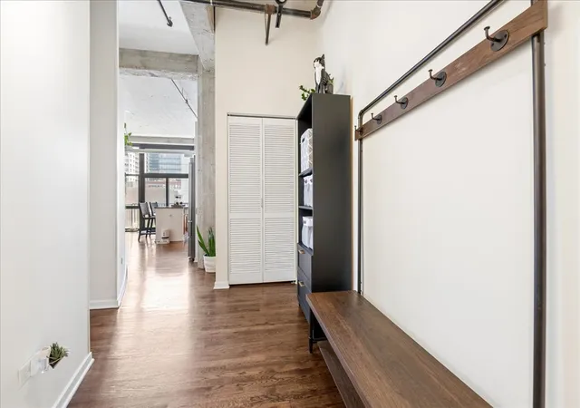 Homes for sale in Chicago, IL | 210 S Desplaines St, Chicago, IL 60661